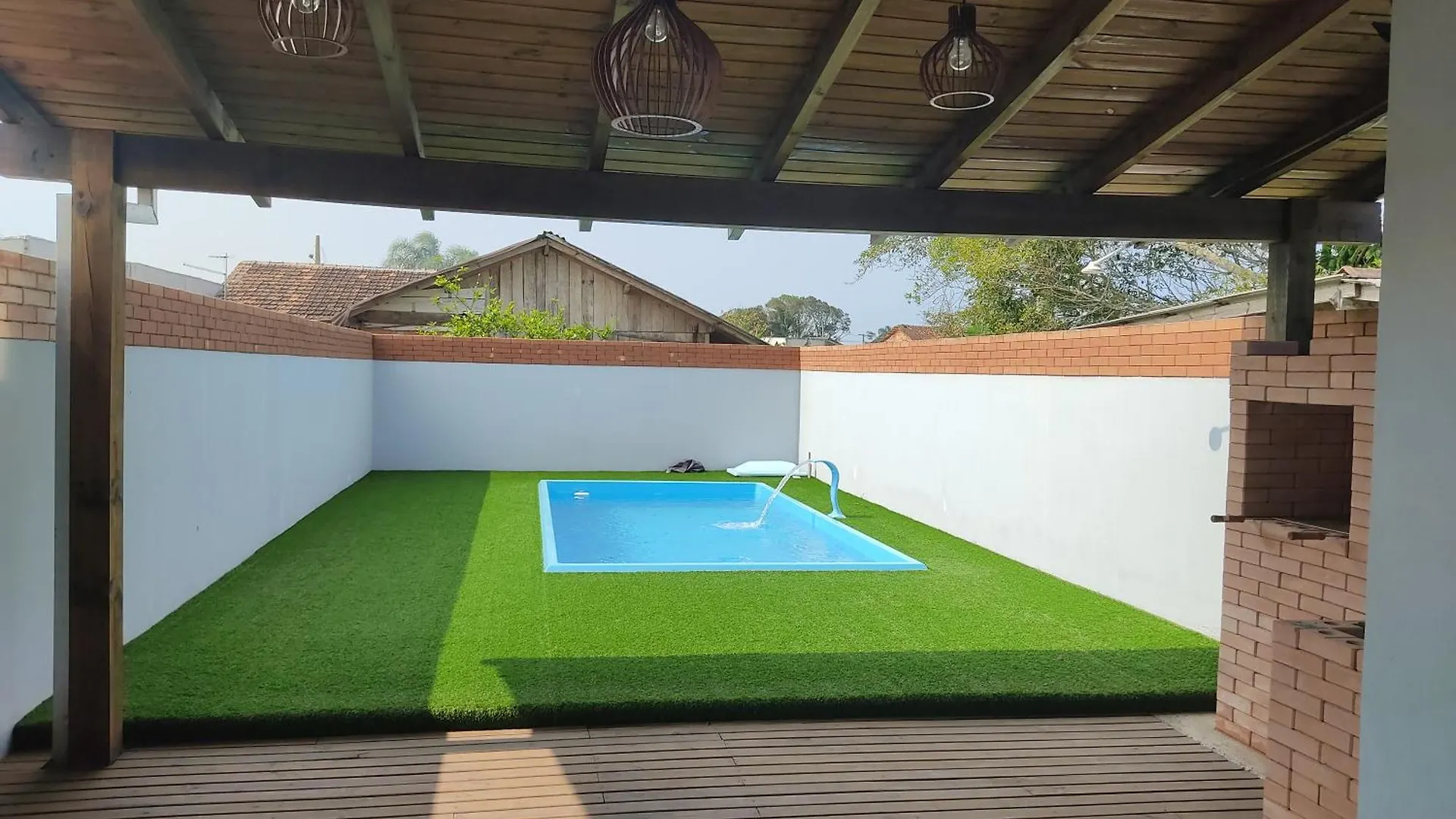 펜션 Casa Na Praia Com Piscina 발네아리우 바하두술 브라질